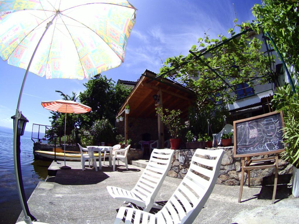 'By The Lake' Apartments Ohri Oda fotoğraf